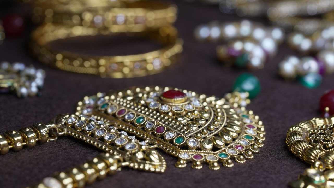 Hubballi jeweller cheated