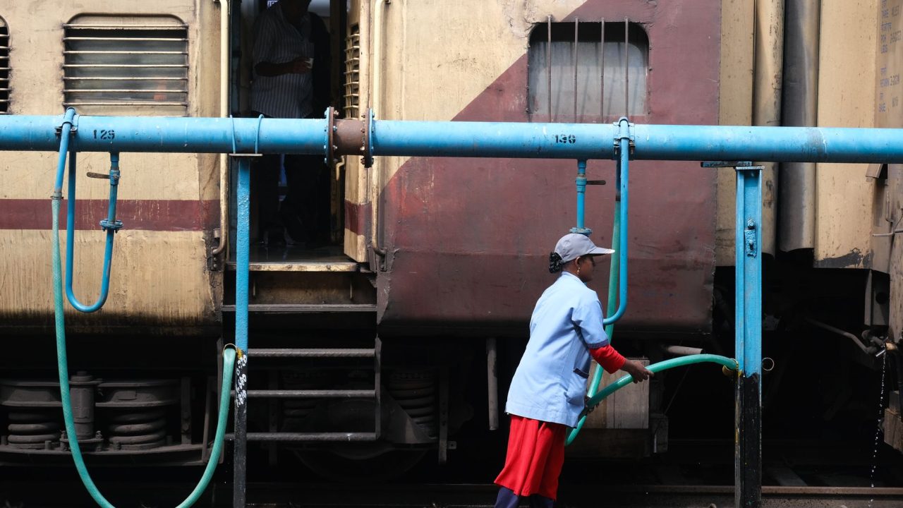 railway employees annual bonus